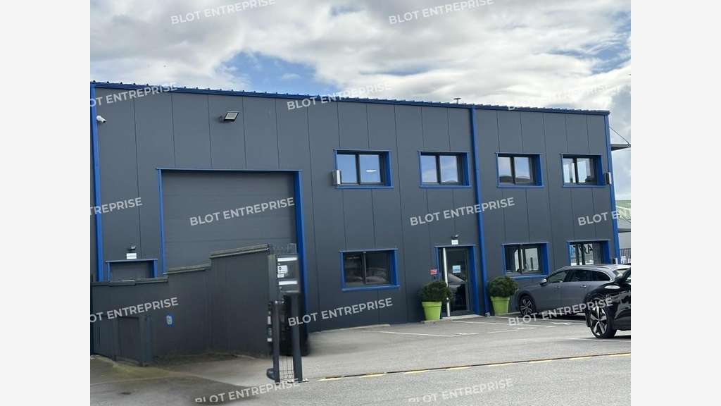 A louer bureaux avec stockage 590m² Caudan Kerpont
