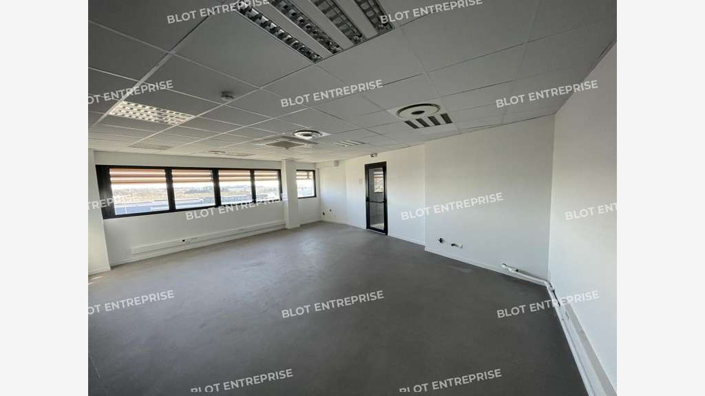 A louer bureaux 146m² R+2 zone de Kerpont à Caudan