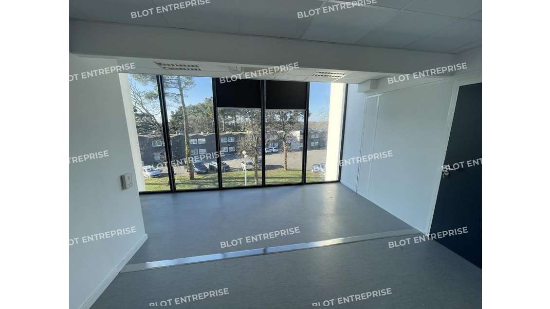 A louer bureaux 146m² R+2 zone de Kerpont à Caudan