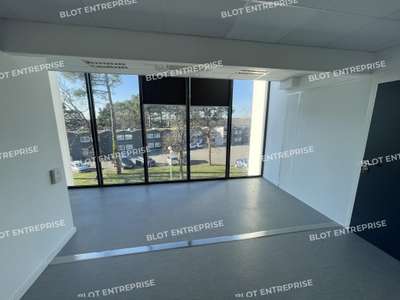 A louer bureaux 146m² R+2 zone de Kerpont à Caudan