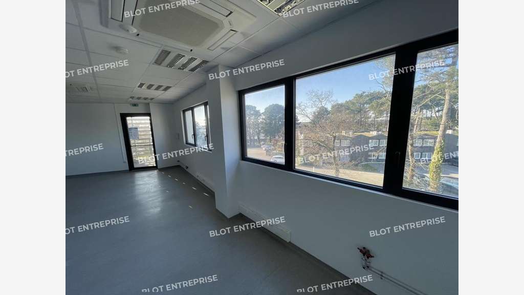 A louer bureaux 146m² R+2 zone de Kerpont à Caudan