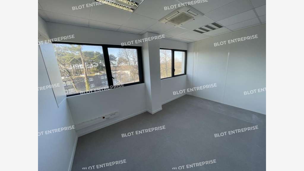 A louer bureaux 146m² R+2 zone de Kerpont à Caudan