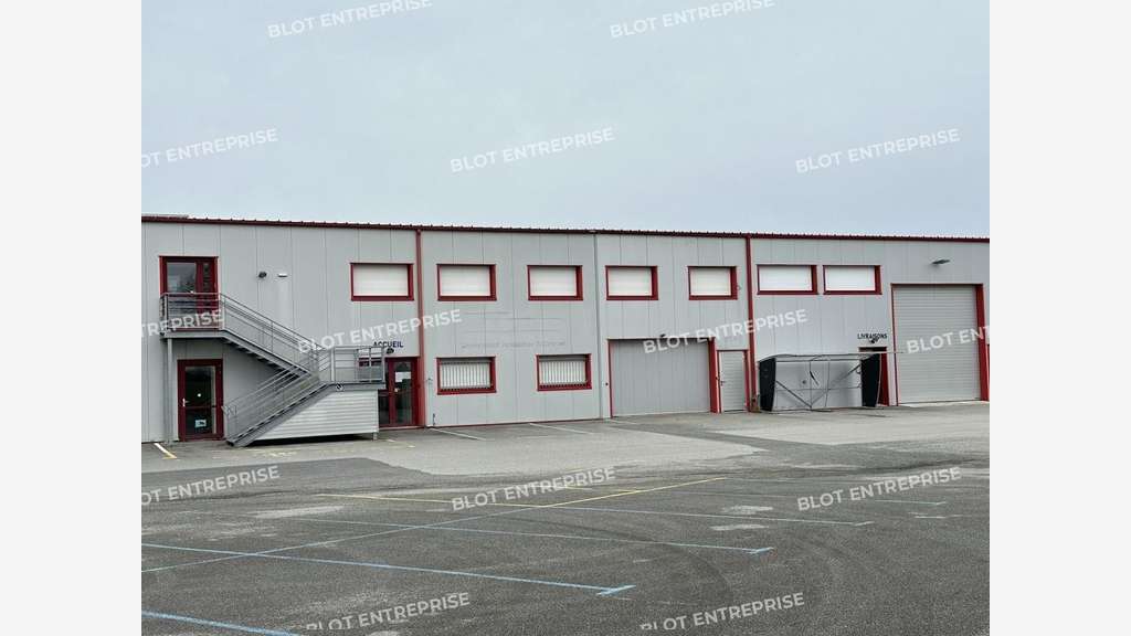 A louer bureaux avec stockage 1430m² à Caudan