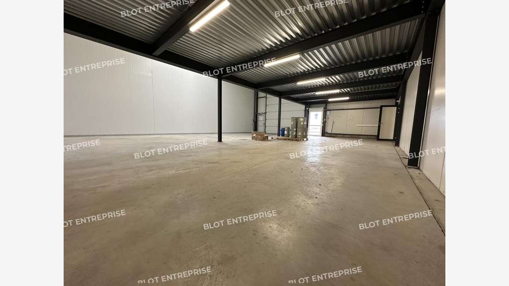 A louer bureaux avec stockage 1430m² à Caudan