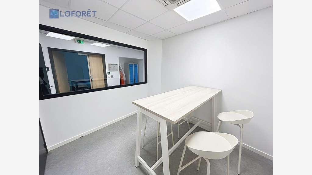 A louer bureaux 121m² R+2 à Caudan 