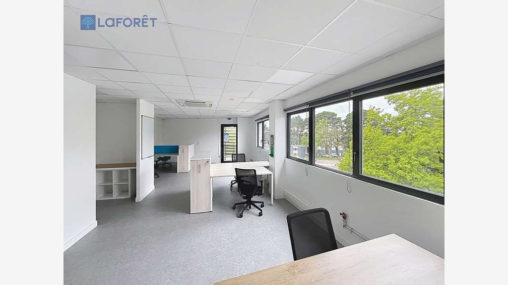 A louer bureaux 121m² R+2 à Caudan 