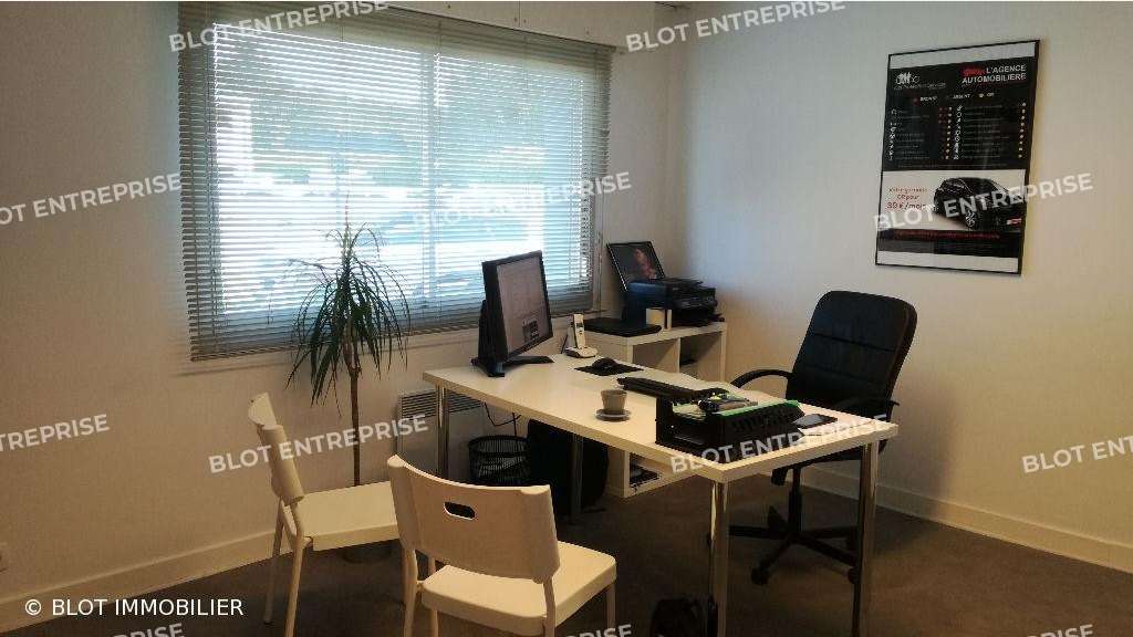 A louer bureaux 60m² proche voie express à Caudan