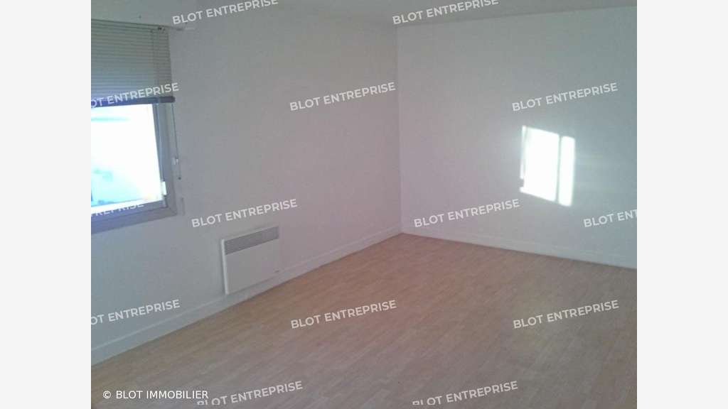 A louer bureaux 60m² proche voie express à Caudan