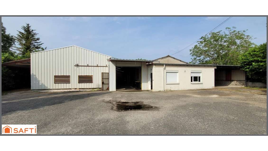 A louer local 660m² à Caussade bon emplacement