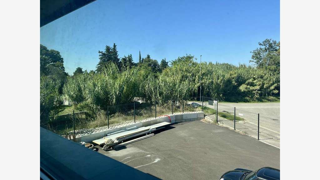 Bureaux récents 178m² à louer à Cavaillon