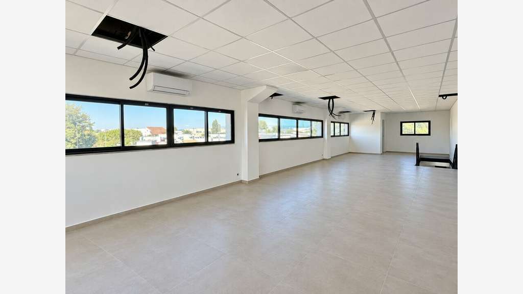Bureaux récents 178m² à louer à Cavaillon