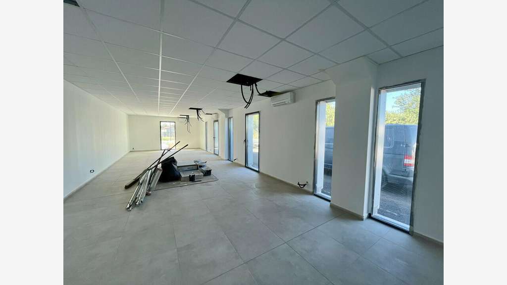 Bureaux récents 178m² à louer à Cavaillon