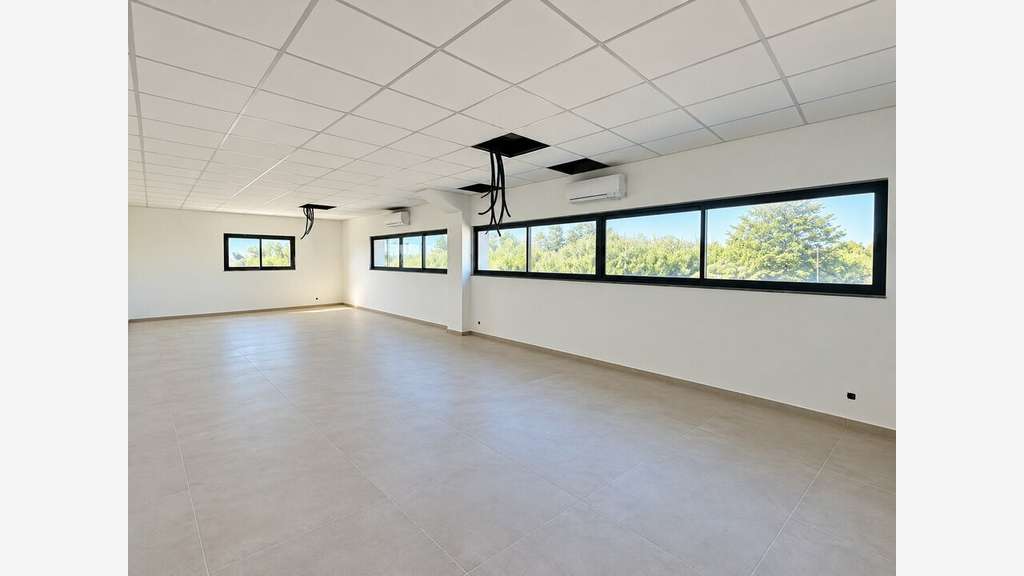 Bureaux récents 178m² à louer à Cavaillon