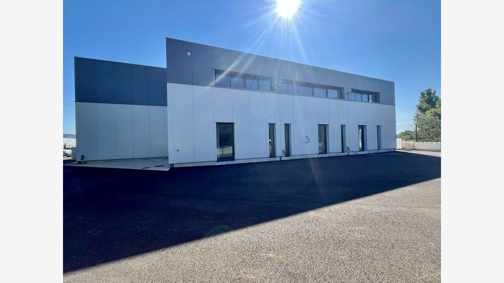 Bureaux récents 178m² à louer à Cavaillon