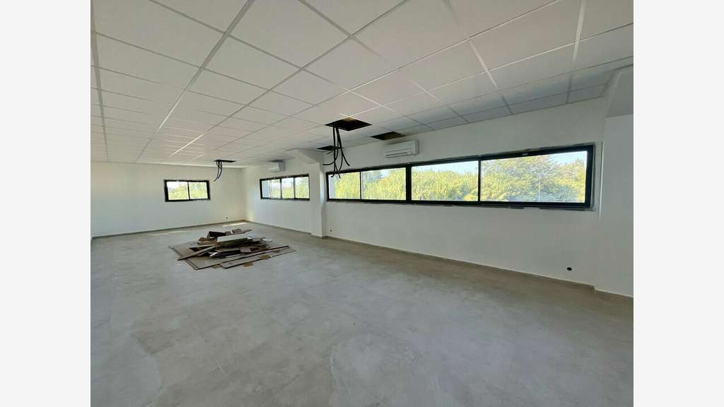Bureaux récents 178m² à louer à Cavaillon