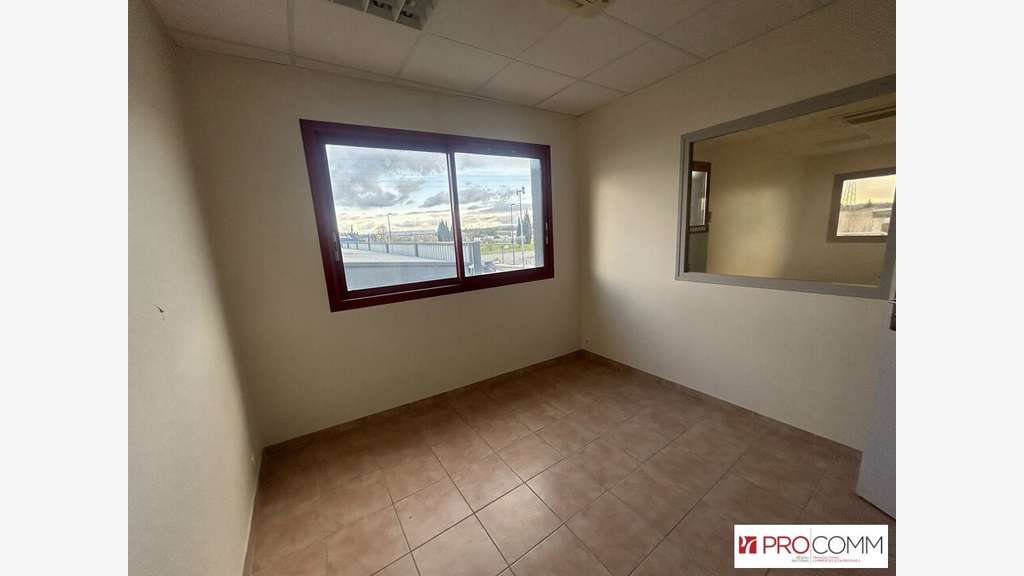 Bureaux 60m² 3 pièces R+1 à louer à Cavaillon