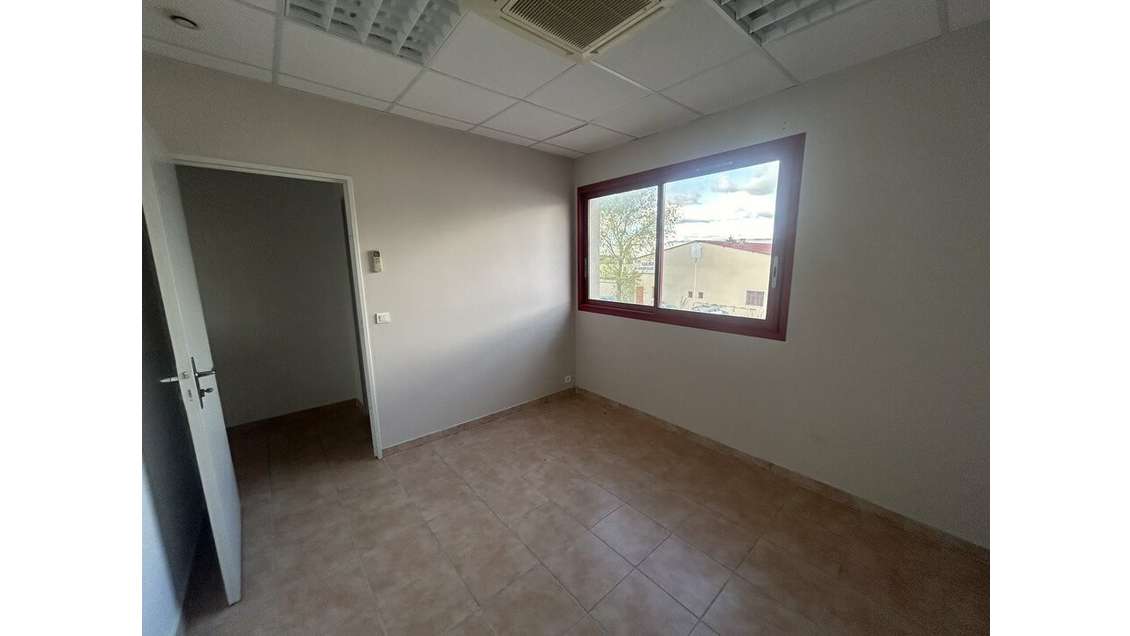 Bureaux 60m² 3 pièces R+1 à louer à Cavaillon 