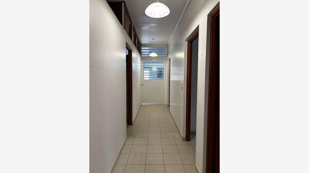 A louer bureaux 234m² Cayenne place des Palmistes