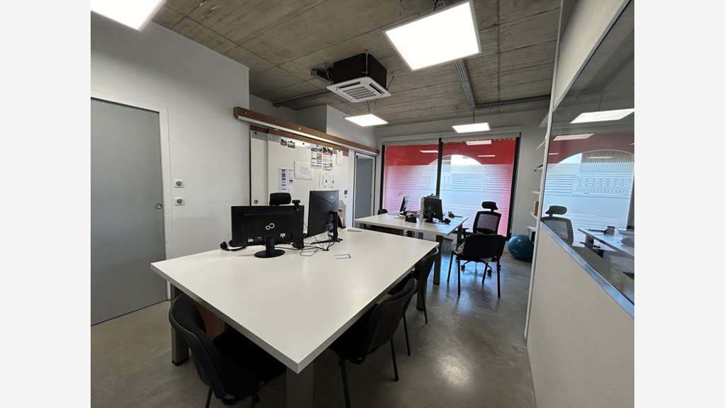 A louer bureaux aménagés 76m² RDC à Cayenne