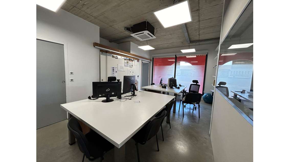 A louer bureaux aménagés 76m² RDC à Cayenne