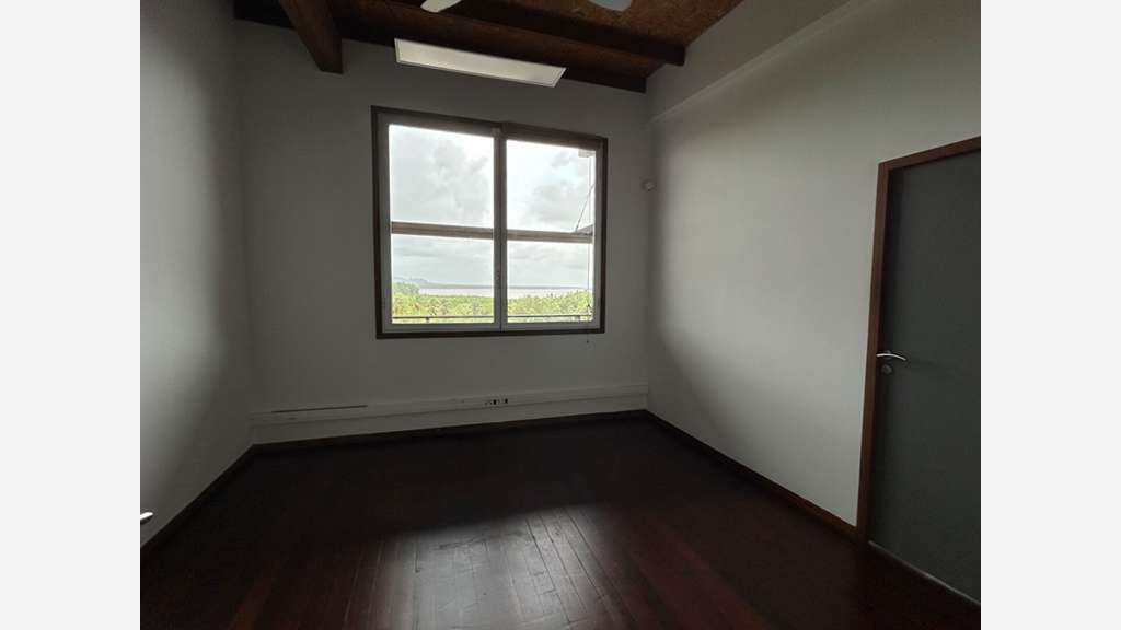 A louer bureaux climatisés 160m² à Cayenne