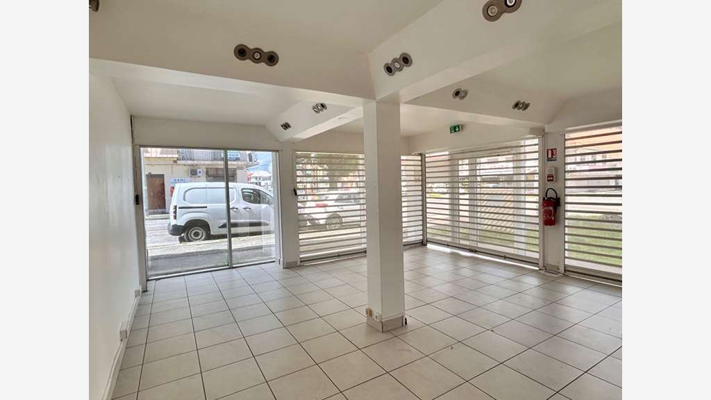 A louer bureaux 52m² RDC en angle à Cayenne