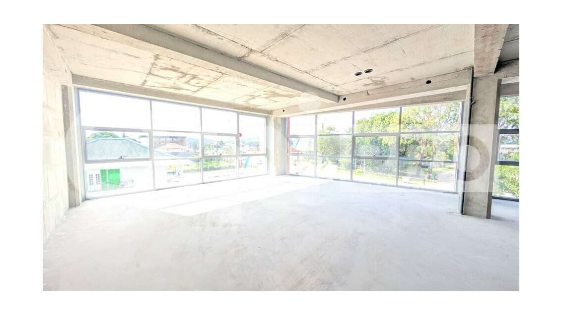 A louer bureaux 191m² Cayenne empl stratégique