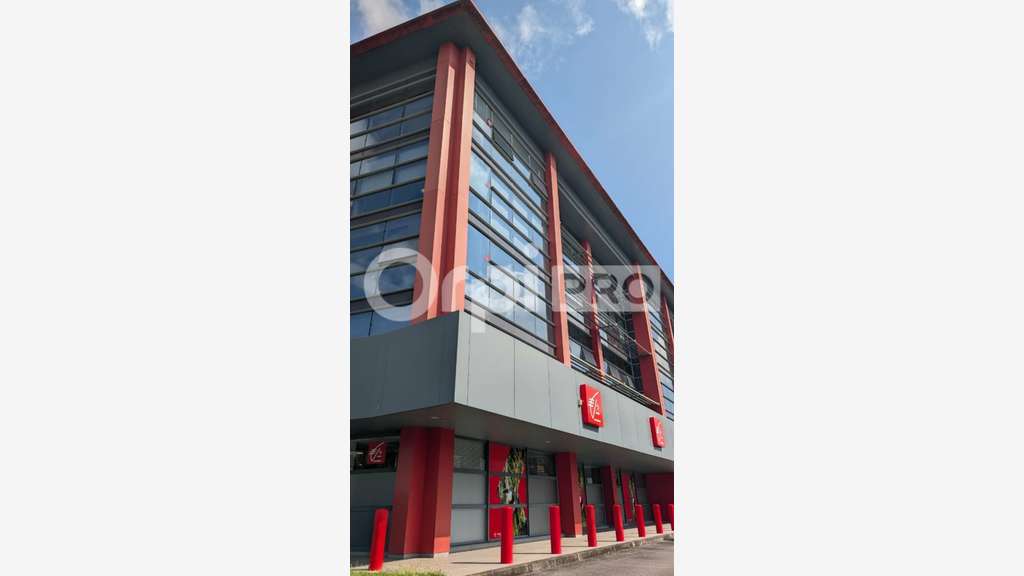A louer bureaux 191m² Cayenne empl stratégique