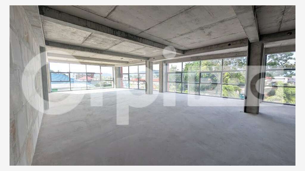 A louer bureaux 191m² Cayenne empl stratégique