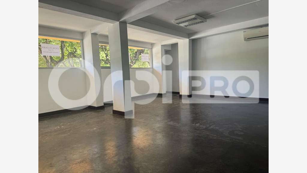Bureau 70m² RDC lumineux à louer à Cayenne