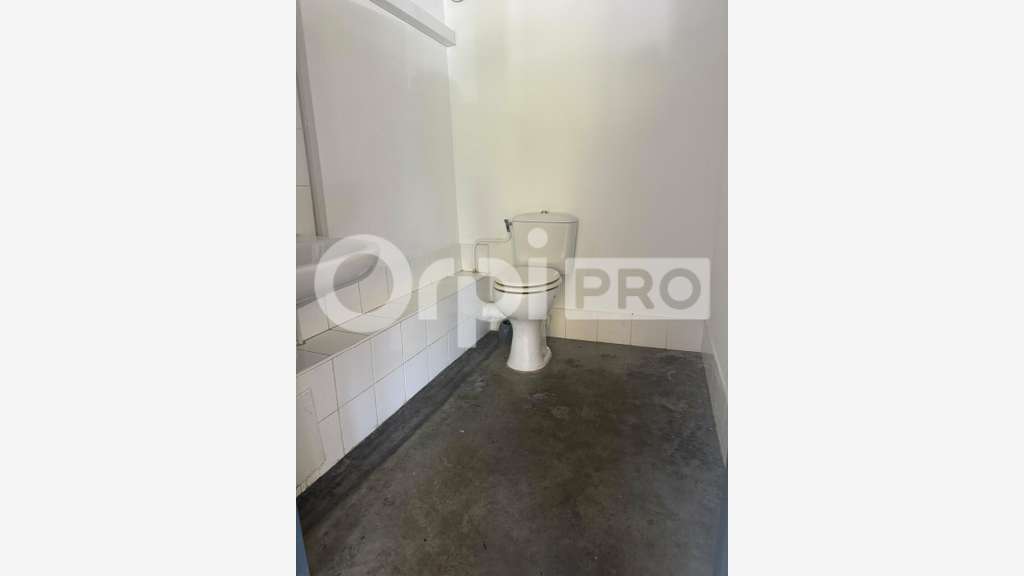 Bureau 70m² RDC lumineux à louer à Cayenne