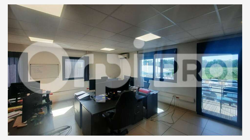 Location bureaux sécurisés 188m² parkings Cayenne
