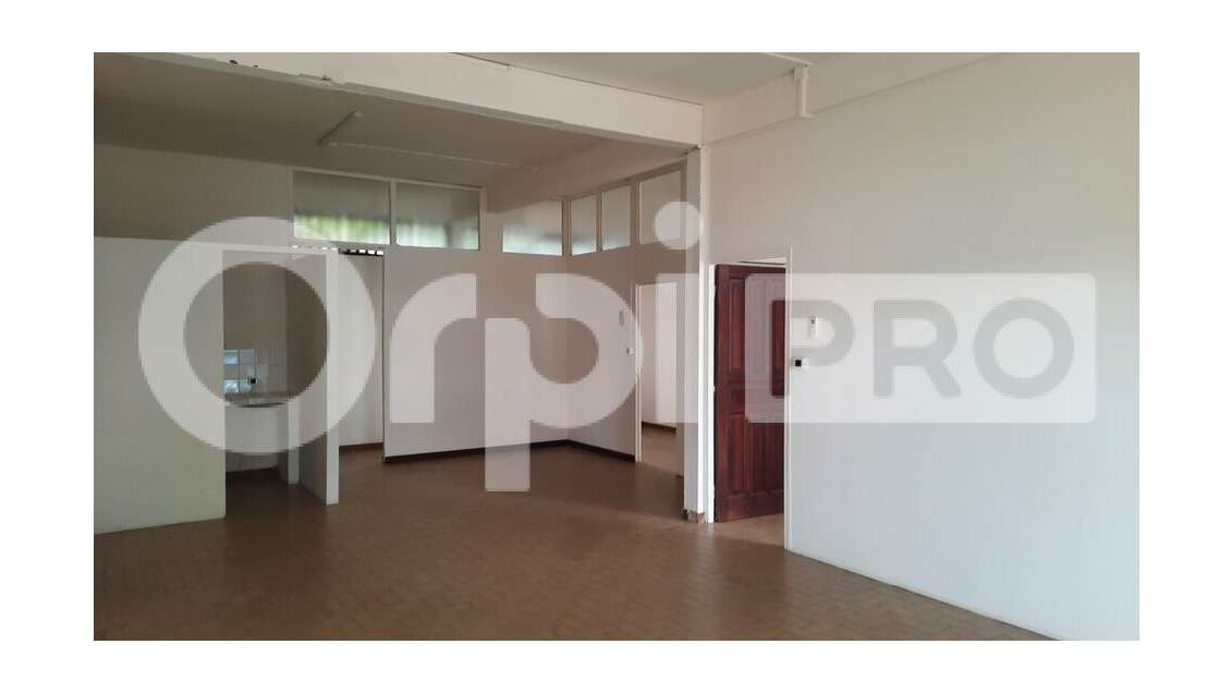 A louer local 61m² idéal bureau Cayenne centre
