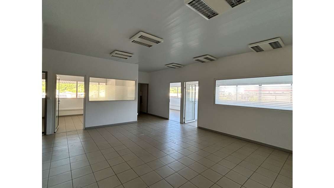 A louer bureaux de 105m² en za à Rémire-Montjoly 