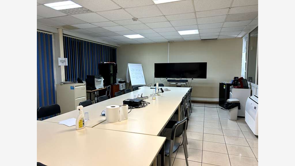 A louer bureaux 340m² à Cayenne Dégrad des Cannes
