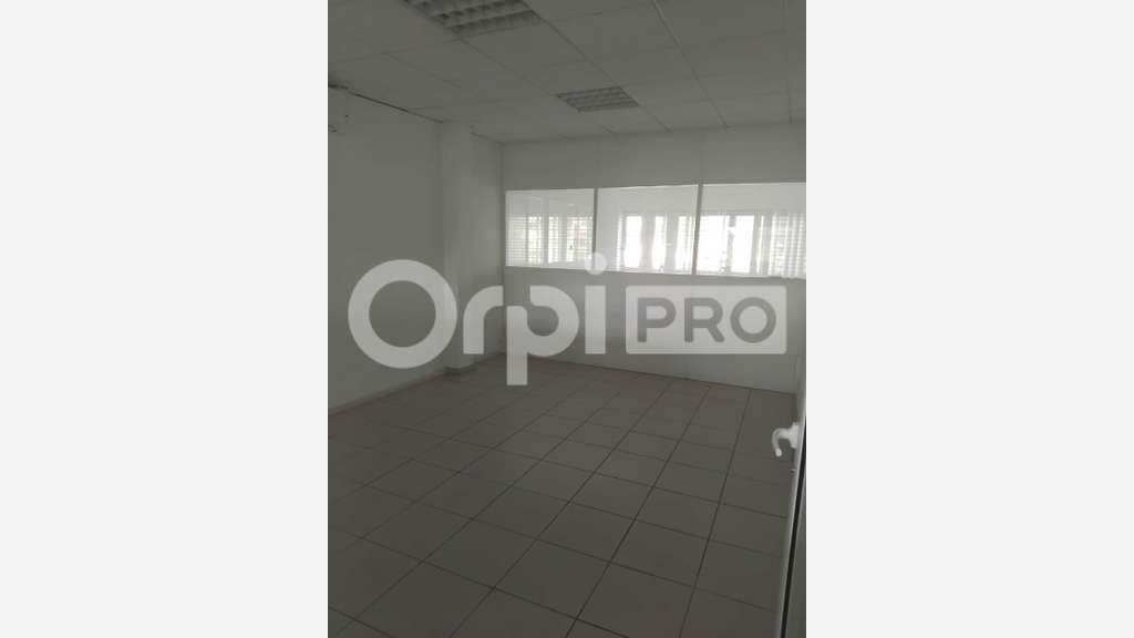A louer bureaux 580m² R+1 à Cayenne