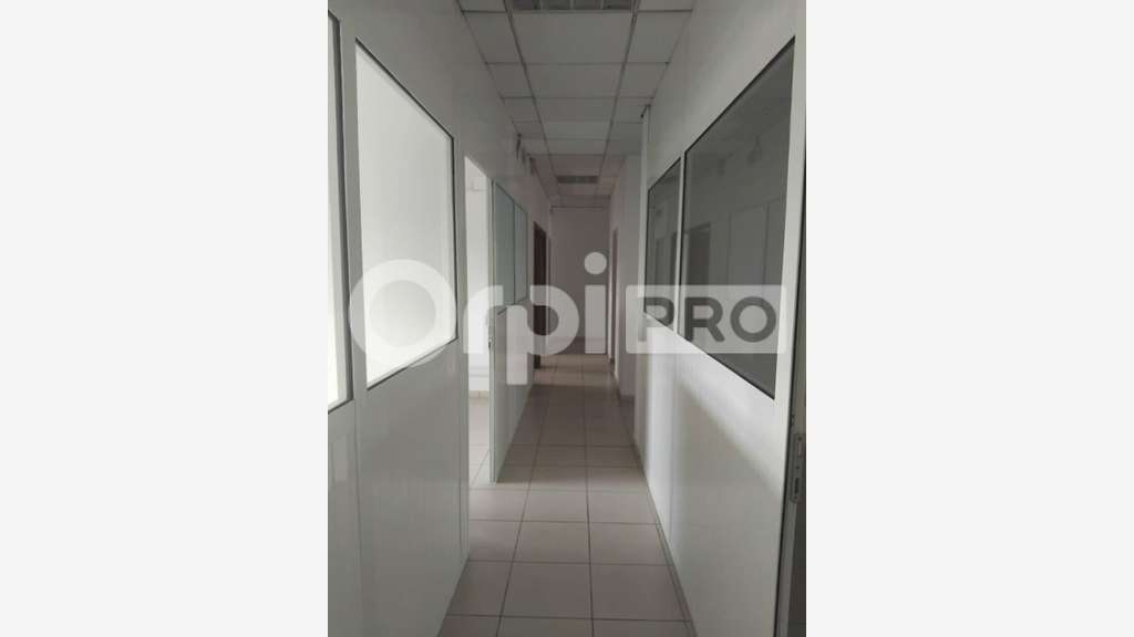 A louer bureaux 580m² R+1 à Cayenne
