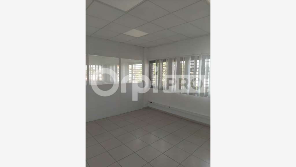 A louer bureaux 580m² R+1 à Cayenne