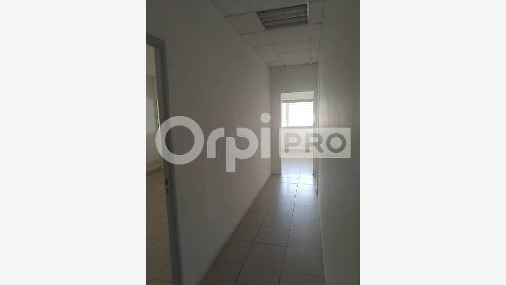 A louer bureaux 580m² R+1 à Cayenne
