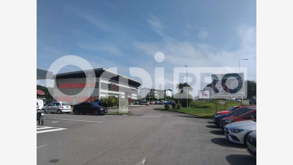 A louer bureaux 580m² R+1 à Cayenne