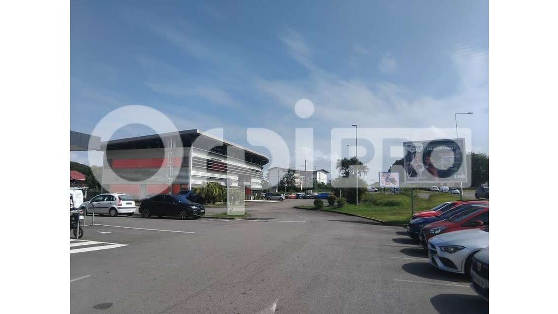 A louer bureaux 580m² R+1 à Cayenne