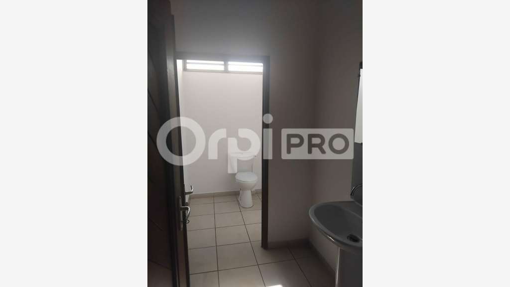 A louer bureaux 580m² R+1 à Cayenne