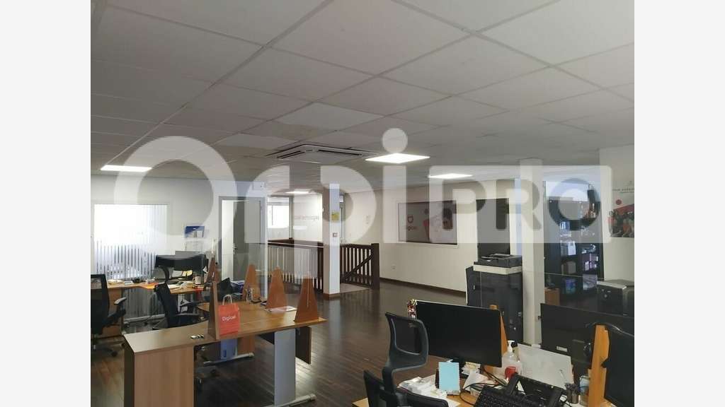 A louer local aménagé 380m² zone Collery à Cayenne