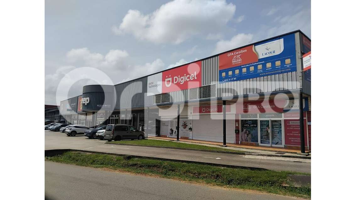 A louer local aménagé 380m² zone Collery à Cayenne