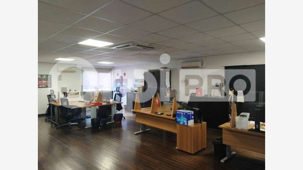 A louer local aménagé 380m² zone Collery à Cayenne