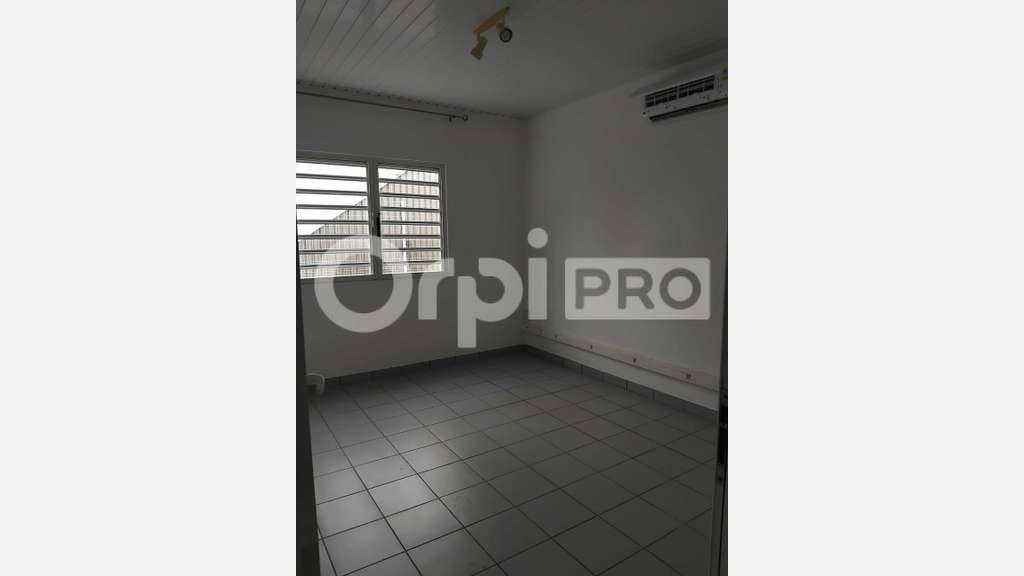 A louer bureau aménagé de 60m² à Cayenne
