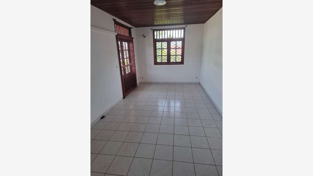 A louer bureaux de 150m² ZAC Hibiscus à Cayenne