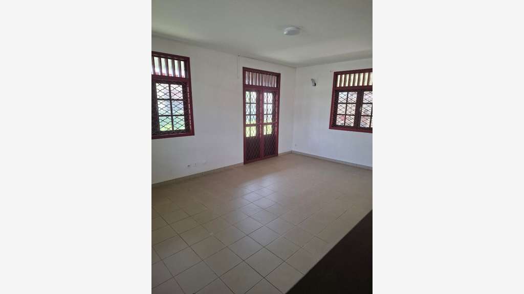 A louer bureaux de 150m² ZAC Hibiscus à Cayenne