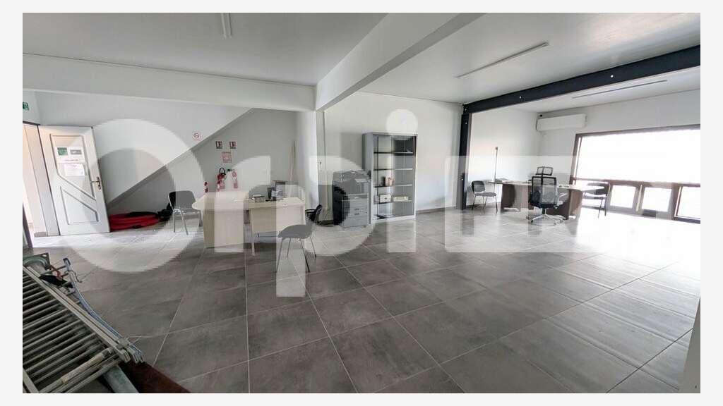 Loue local professionnel de 126m² en RDC à Cayenne