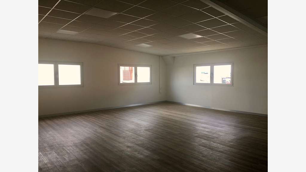 A louer bureaux de 32m² à Cayenne Zone Collery